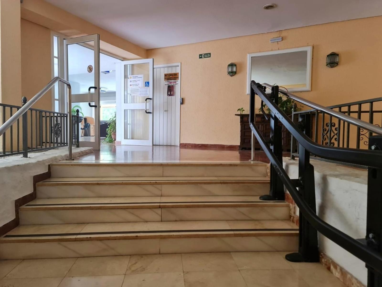 Estudio Aguila Prive Aceptamos Mascotas Benalmádena Esterno foto